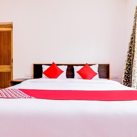 Oyo 72466 Hotel Yuvraj Shivpurī Екстериор снимка