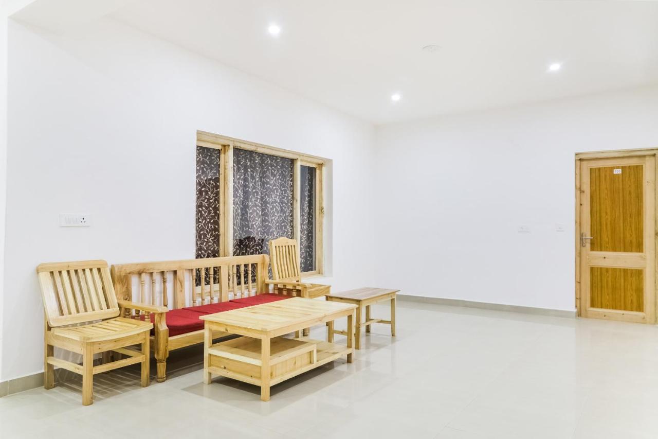 Oyo 72466 Hotel Yuvraj Shivpurī Екстериор снимка