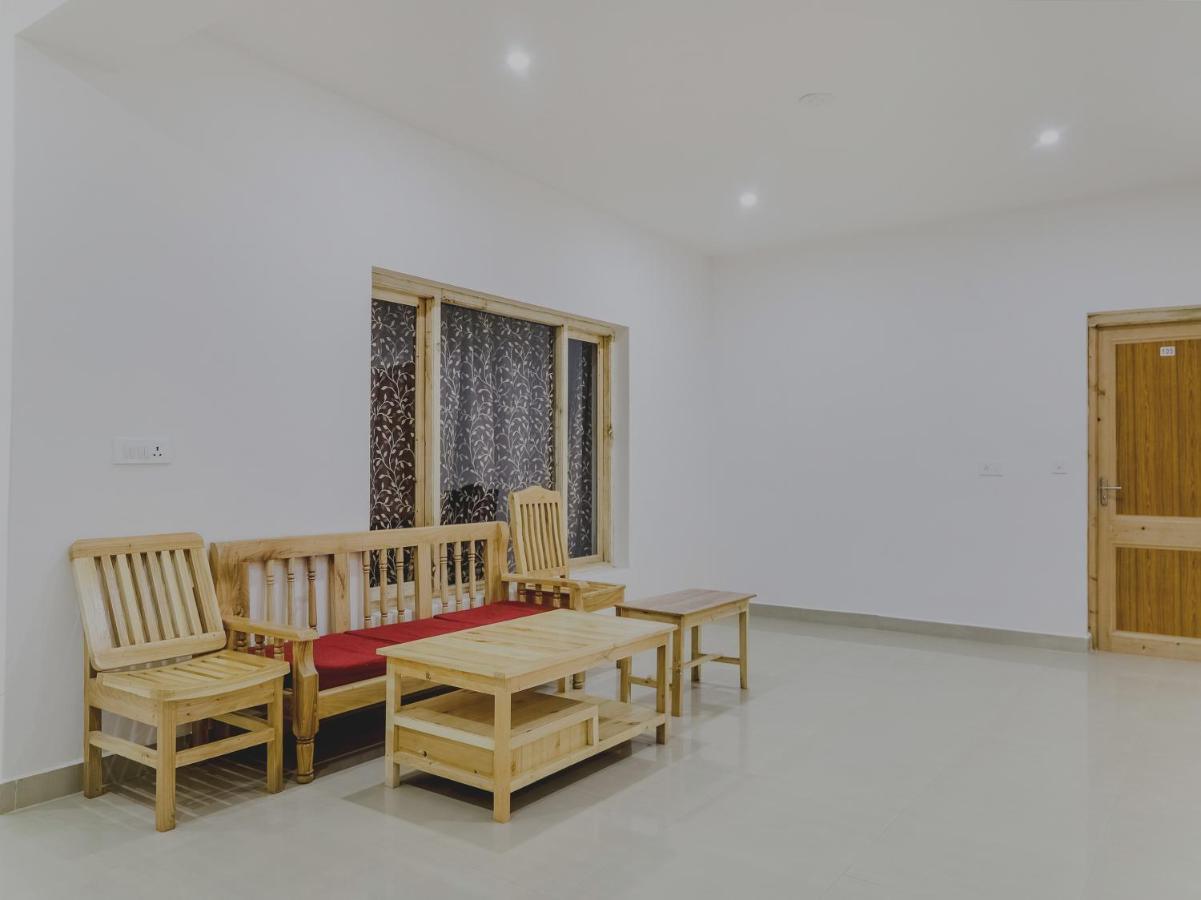 Oyo 72466 Hotel Yuvraj Shivpurī Екстериор снимка