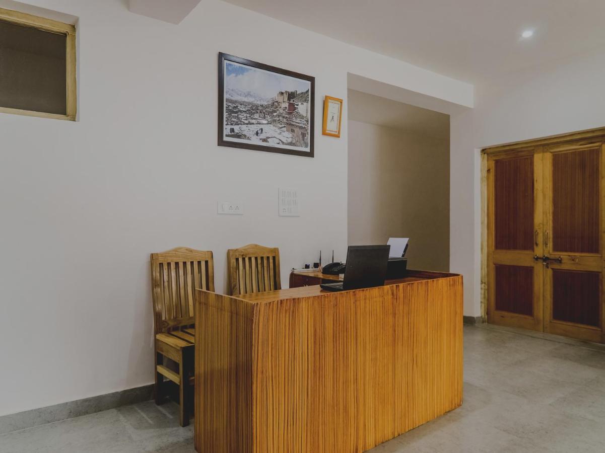 Oyo 72466 Hotel Yuvraj Shivpurī Екстериор снимка